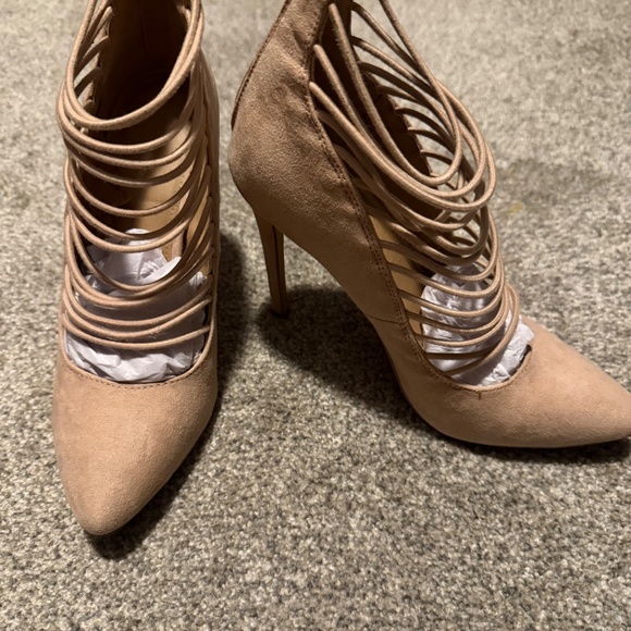 High heels - Picture 2 of 3